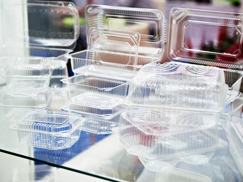 Ventajas de los envases plásticos para conservar alimentos en verano