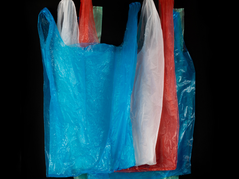 La importancia de las bolsas de plástico en el comercio y la logística actual
